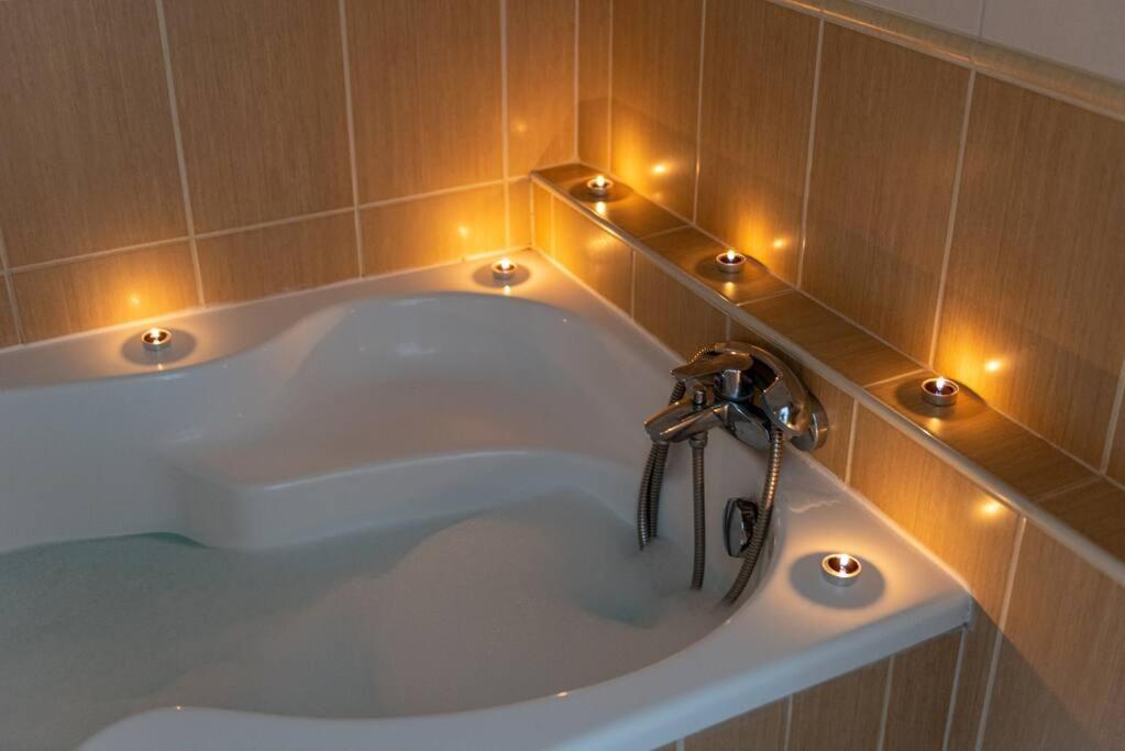 Spacious And Bright Flat Between Airport & Center Apartment Budapest Ngoại thất bức ảnh